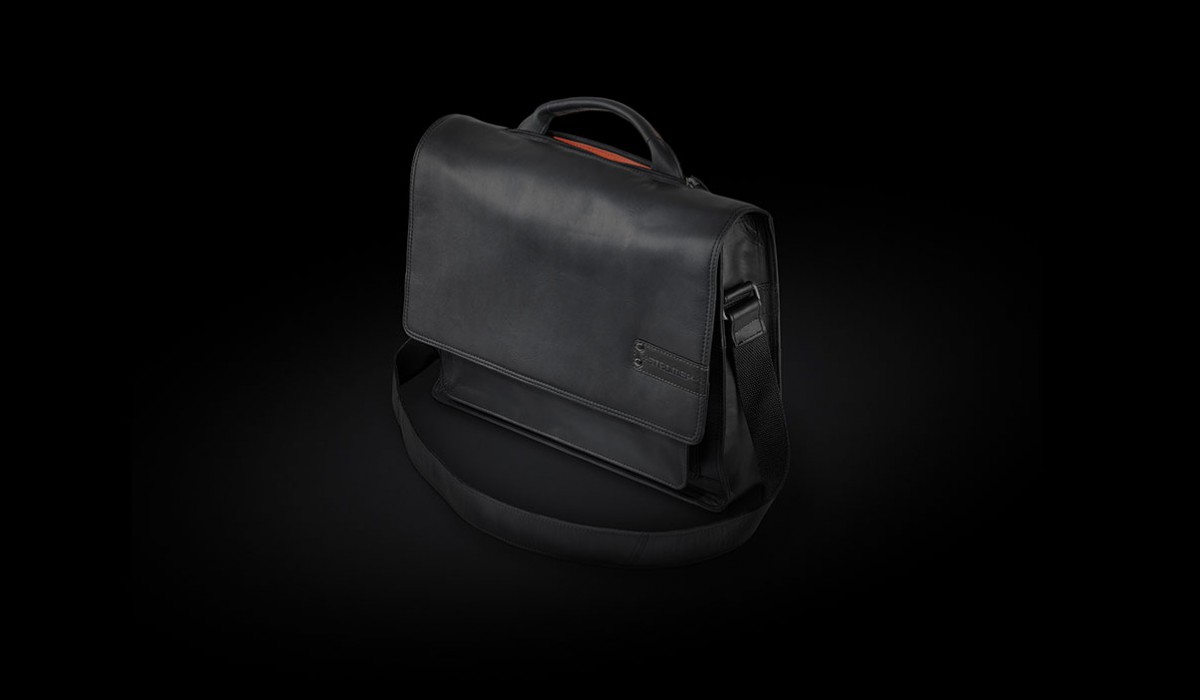 Le Stromer ST5 Limited Edition avec un porte-bagages Racktime et une sacoche arrière en cuir Stromer Bern.