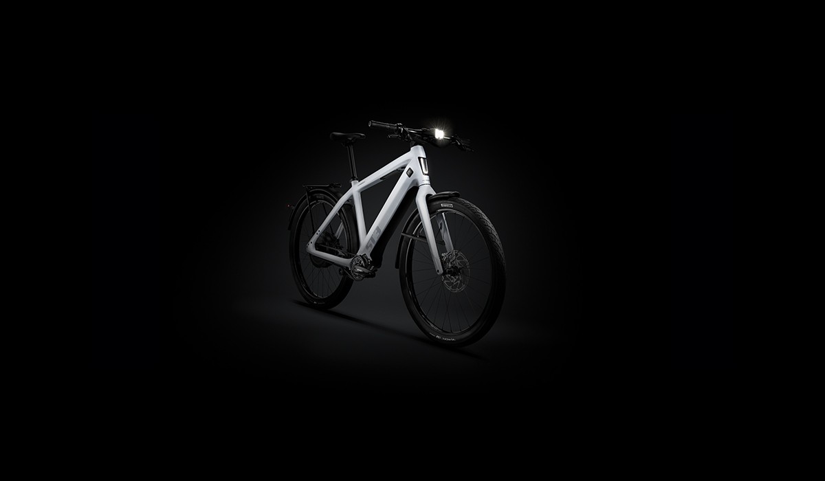 Stromer ST3 e-bike Stromer in Cool White – optioneel verkrijgbaar met Pinion versnelling, riemaandrijving en ABS.