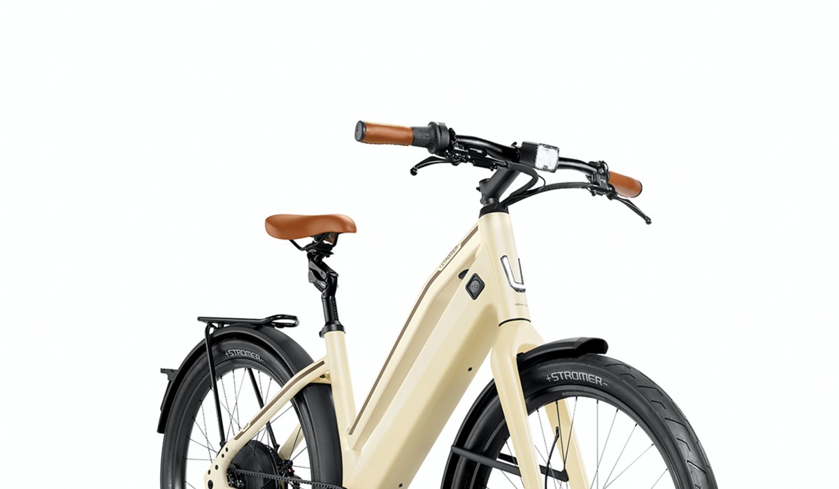 The Stromer ST2 SE with color-coordinated saddle/grip ensemble.